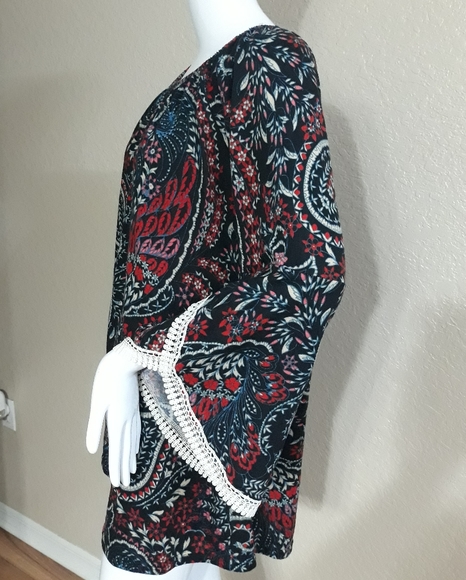 Win Win Tunic - Picture 7 of 10